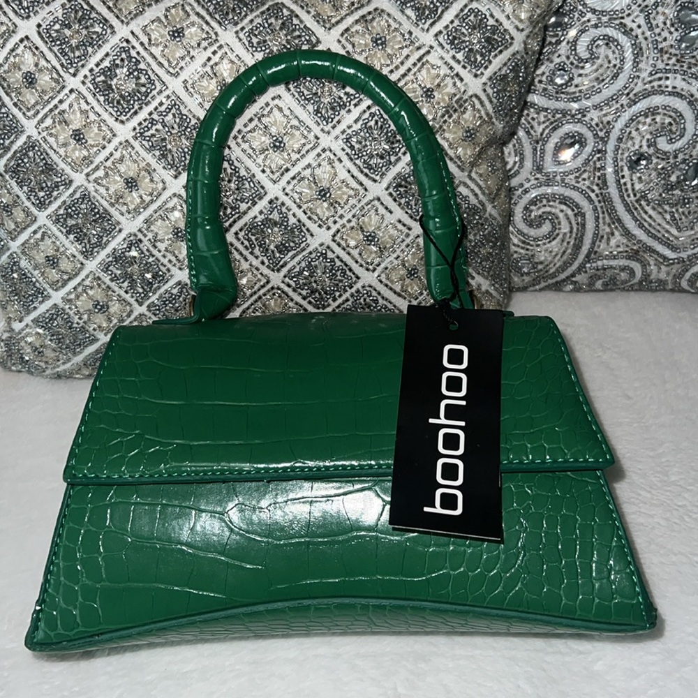 NWT Boohoo Elegant Green Crocodile-Embossed Handbag